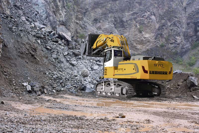 Der neue Liebherr-Raupenbagger R 970 SME mit verschleißgeschützter 4,5 m³-Klappschaufel.