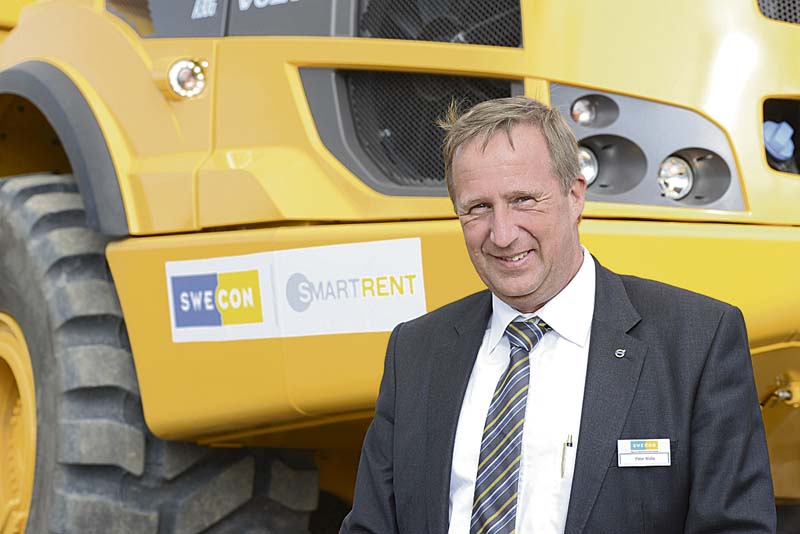 Peter Müße, Leiter Vermietung bei der Swecon Baumaschinen GmbH, stellt das Konzept Swecon smartrent vor.