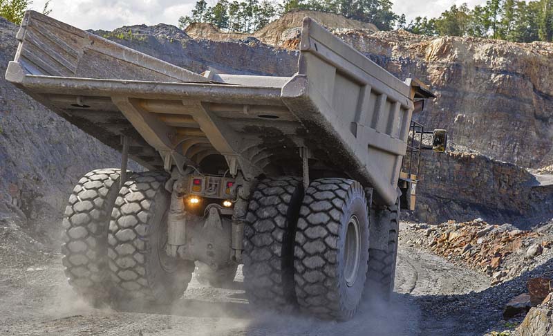 Haben sich im Test bewährt: Die BKT EM-Reifen SR45. (Foto Bohnenkamp AG)