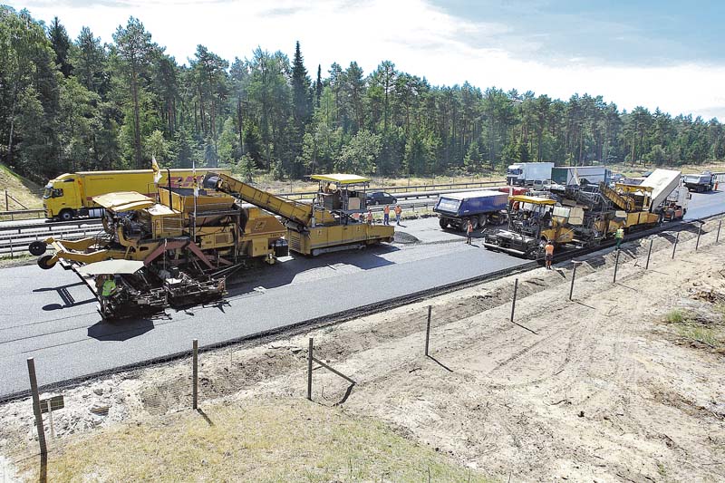 Auf der A1: Die Herausforderung bei ÖPP-Projekten im Straßenbau: Es ist stets eine vielfach größere Menge an Daten zu bewerkstelligen, als das bei Hochbauarbeiten der Fall ist. (Foto: Johann Bunte GmbH & Co. KG)
