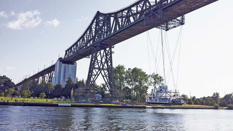 Die Rendsburger Hochbrücke führt über den Nord-Ostsee-Kanal und wird bereits seit Jahren aufwändig saniert. (Foto: Dietmar Puttins)