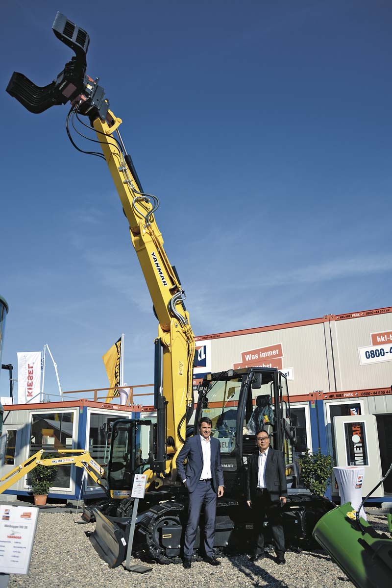 Top-Management begleitet Markteinführung der neuen Yanmar-Maschinen auf der NordBau  (v.l.n.r.): Jean-Marc Reynaud, President YCEE und Tomoyuki Seto, President Yanmar Construction Equipment. (Foto: Yanmar Construction Equipment Europe)