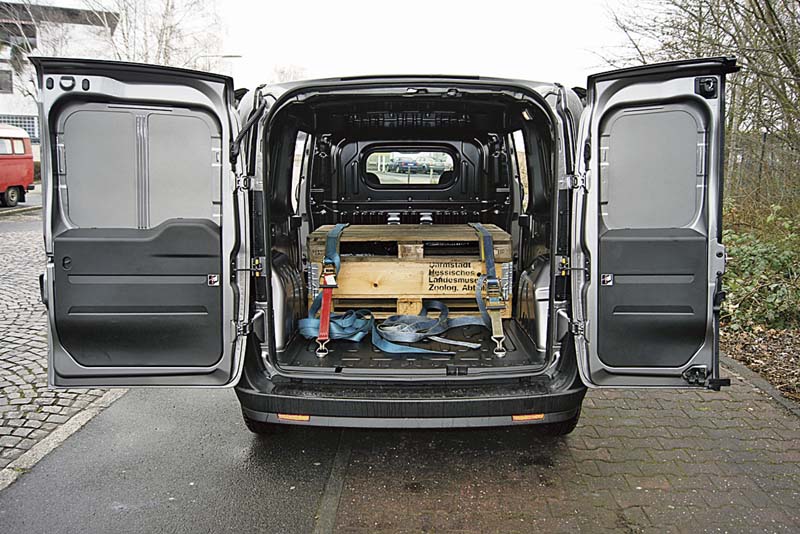 Hier nur kurzer Radstand, aber bei den Doblò Cargo-Modellen mit langem Radstand wird ein Ladevolumen von bis zu 5,4 Kubikmeter erreicht. (Foto: DBU/Dietmar Puttins)