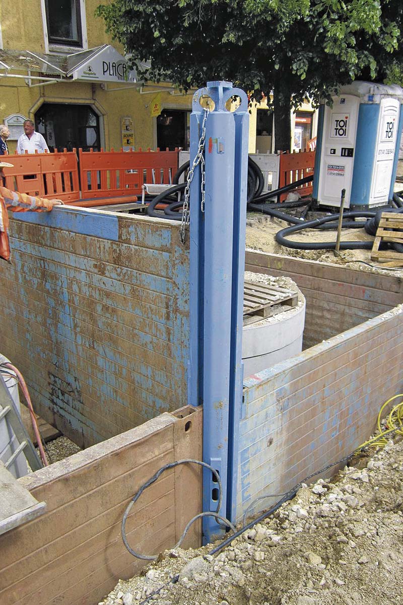 Mit der 4-fach-Eckschiene lässt sich der Verbau problemlos um die Ecke führen. (Foto: ThyssenKrupp Bauservice)
