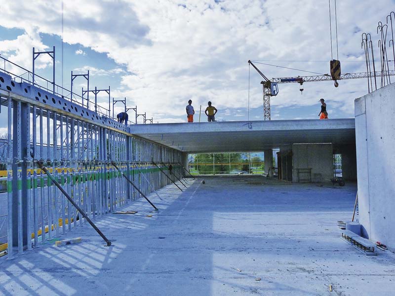Zur Montage waren maximal fünf Baustellenmitarbeiter erforderlich. (Foto: Peikko)