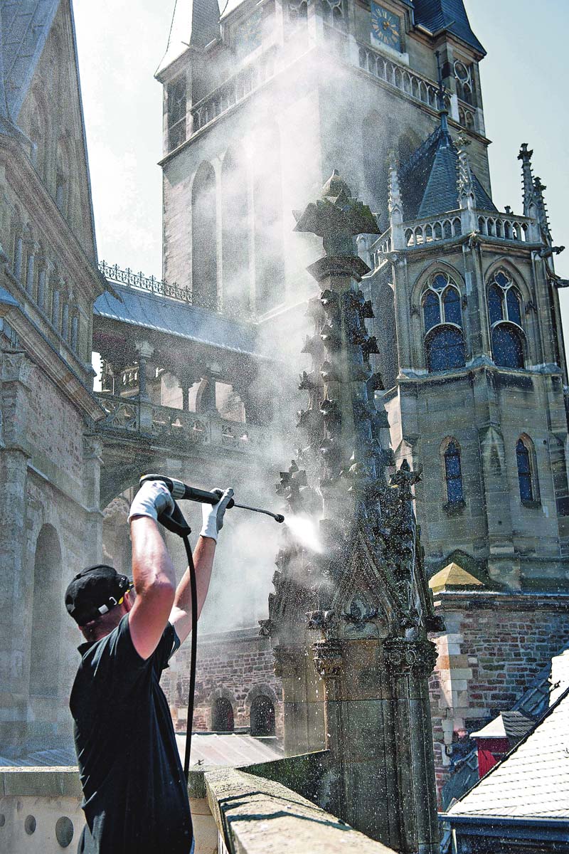 Die Vor- und Nachreinigung der Kapelle wird mit Heißwasser-Hochdruckreinigern durchgeführt. (Foto: Alfred Kärcher GmbH & Co. KG)