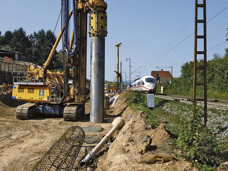 Die Herstellung der Pfähle erfolgt im harten Diorit, in Gneis und Bundsandstein.  (Foto: Bauer Spezialtiefbau GmbH)