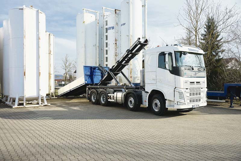 Combilift aufgebaut auf Volvo mit EURO 6 für Silo- und Prischeneinsatz. (Foto: Velsycon)