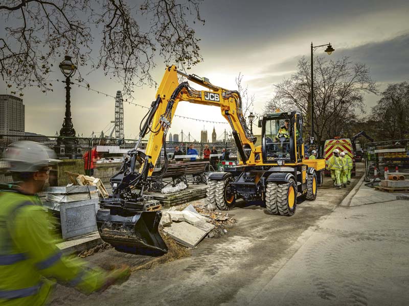 Der neue Hydradig 110W von JCB schafft Platz auf innerstädtischen Baustellen.  (Foto: JCB)
