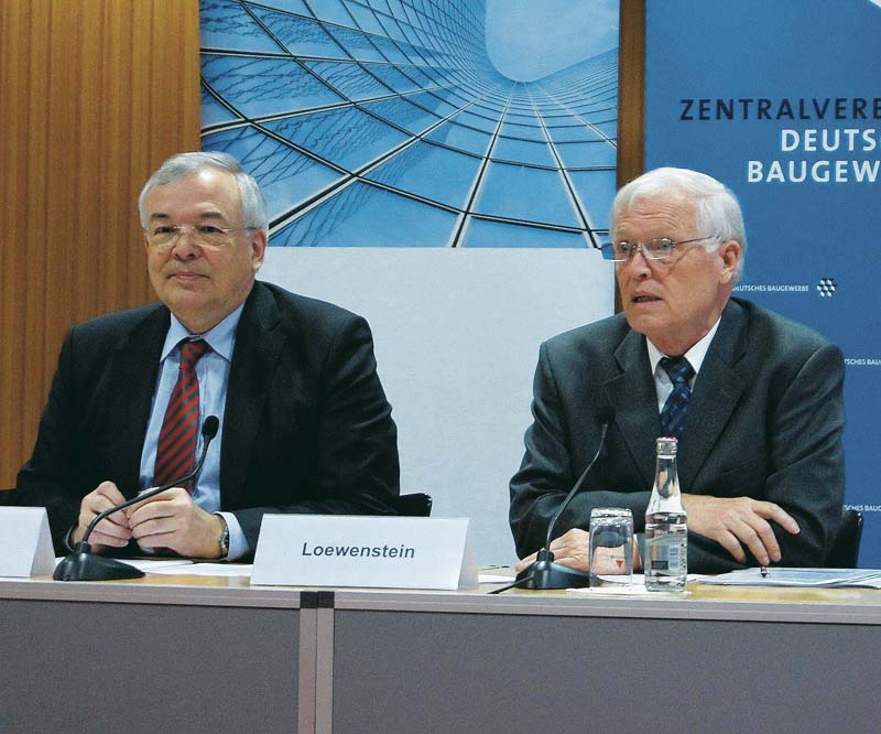 Prof. Thomas Bauer, Präsidend des Hauptverbandes der Deutschen Bauindustrie (li.), und Dr.-Ing. Hans-Hartwig Loewenstein, Präsident des Zentralverbands des Deutschen Baugewerbes (re.). (Foto: Heiko Metzger)