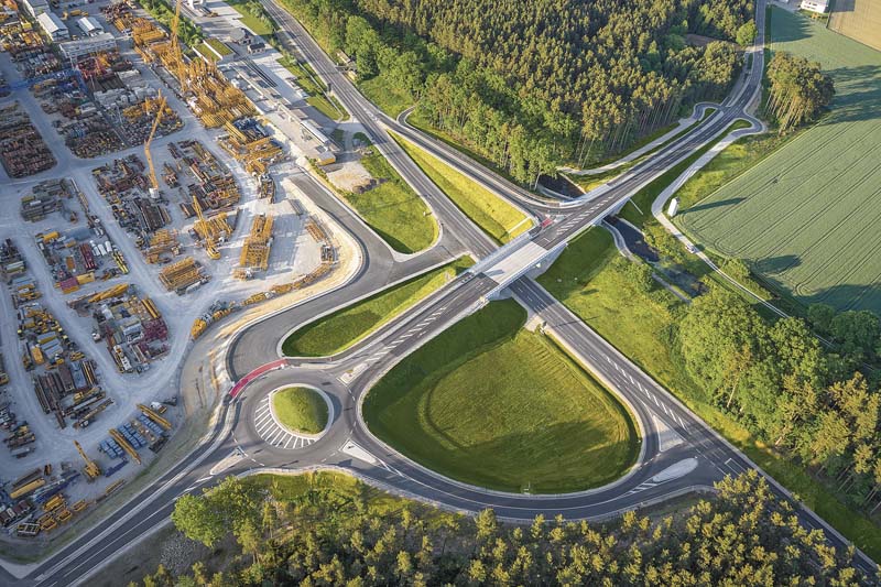 Luftaufnahme der neuen Brücke zwischen Freystadt und Deining. (Foto: Reinhard Mederer)