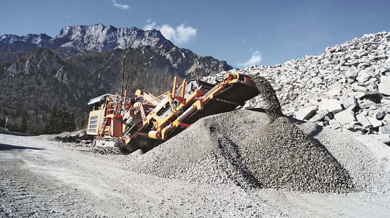 Polixmair bricht 100.000 Tonnen Autobahnbeton mit seinem Rockster R1100D. (Foto: Kormann Rockster Recycler GmbH)