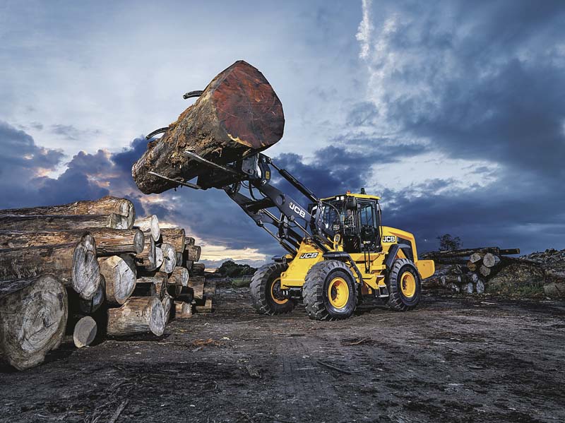 Ob auf dem Hof oder der Baustelle, der 427 überzeugt durch seine Vielseitigkeit gepaart mit bester Effizienz.  (Foto: JCB)