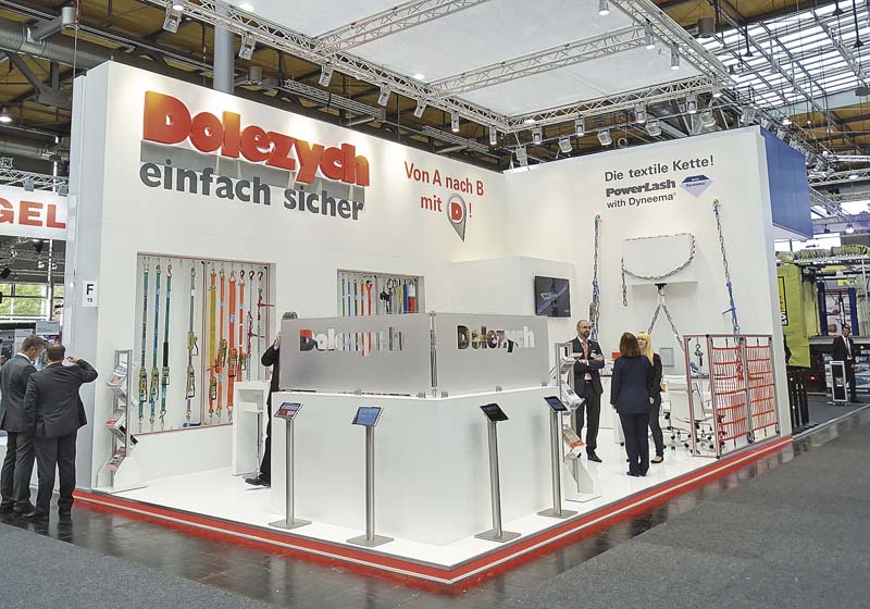 Das Unternehmen Dolezych (im Bild der Messestand des Unternehmens auf der IAA Nutzfahrzeuge 2016 in Hannover) gehört zu einer der ersten Adressen in Seil-, Hebe-, Anschlag- und Ladungssicherungstechnik.   (Foto: Puttins)
