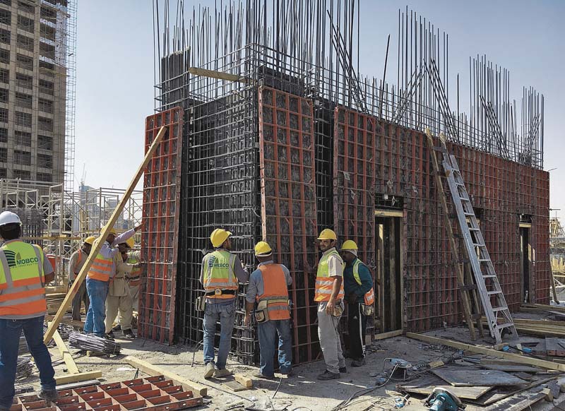 Alle senkrechten und aussteifenden Stahlbetonkonstruktionen beim Bau des Double Tree & Garden Inn By Hilton werden mit der Universalschalung Raster geschalt.   (Foto: Paschal-Werk G. Meier GmbH)