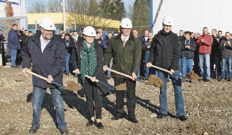 Spatenstich (v.l.n.r.): Geschäftsführer Martin Probst, Bürgermeisterin Birgit Hannemann, Architekt Frank Berner und Uli Kälber von der Fa. Rommel. (Foto: probst GmbH)
