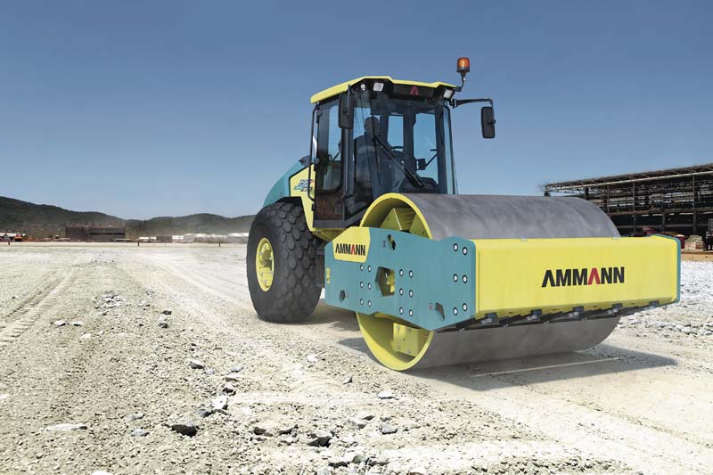Das völlig neue Kabinendesign setzt Maßstäbe im Komfort, Ergonomie und Rundumsicht.   (Foto: Ammann Verdichtung)