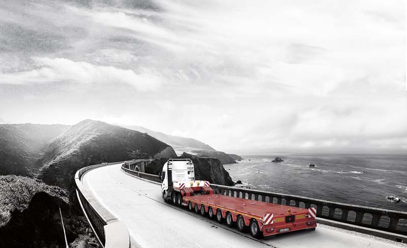 Kässbohrer 8 Achsen Tieflader-Sattelauflieger mit hydraulischer Steuerung und 130 Tonnen Transportkapazität: K.SLH 8.  (Foto: Kässbohrer Fahrzeugwerke GmbH)