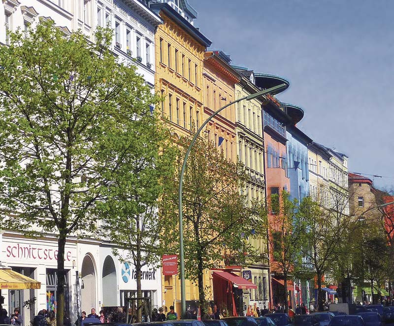 Deutschlandweit bekannt für multikulturelles Leben ist Berlin-Kreuzberg. Im Bild: Die Bergmannstraße.   (Foto: Helga Ewert / pixelio.de)