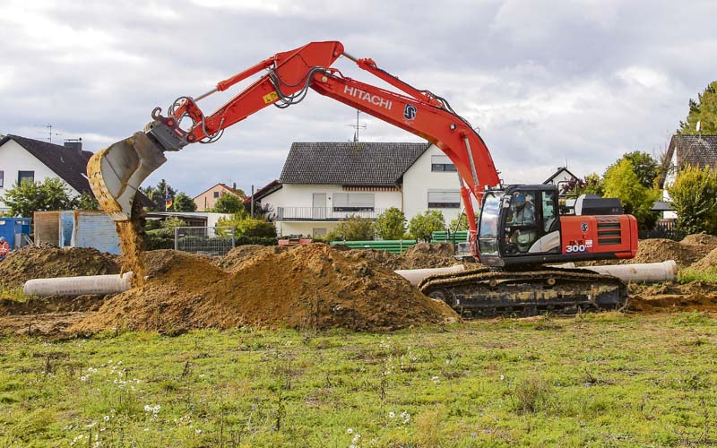 ZX300LCN-6 brilliert im Kanal- und Straßenbau.    (Foto: Kiesel GmbH)