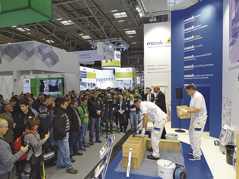 Live-Demo zum Thema „Mörtelpads“ und dem mineralischen Leichtmauermörtel „maxit therm 825“ am Franken Maxit-Messestand auf der BAU 2017.   (Foto: Puttins)