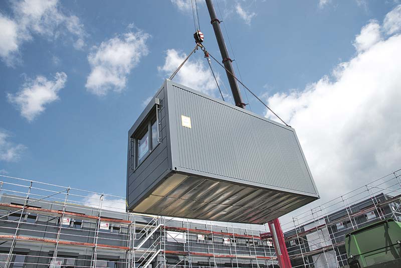 Anlieferung der Container-Raummodule.  (Foto: FPC GmbH)