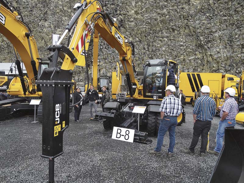 Die Trümpfe des 110W Hydradig, hier auf der steinexpo am JCB-Stand zu sehen, sind Übersicht, Stabilität, Wendigkeit, Mobilität und Wartungsfreundlichkeit.  (Foto: Puttins)