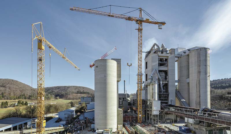 Der 1000 EC-H 50 Litronic beim Bau einer neuen Klinker-Produktionslinie im Zementwerk Schelklingen.   (Foto: Liebherr-Werk Biberach GmbH)