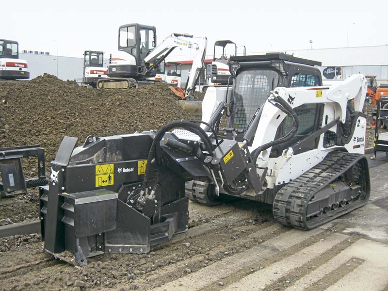 Die WS-SL20 kann man auch für das Graben vertikaler Kanten für Straßen- und Belagsreparaturen einsetzen.  (Foto: Doosan Bobcat EMEA)