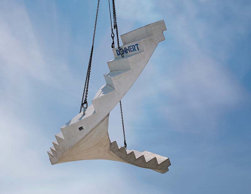 Die Elementtreppen kommen als passgenaues Fertigteil direkt aus dem Werk.  (Foto: Dennert Baustoffwelt GmbH & Co. KG)