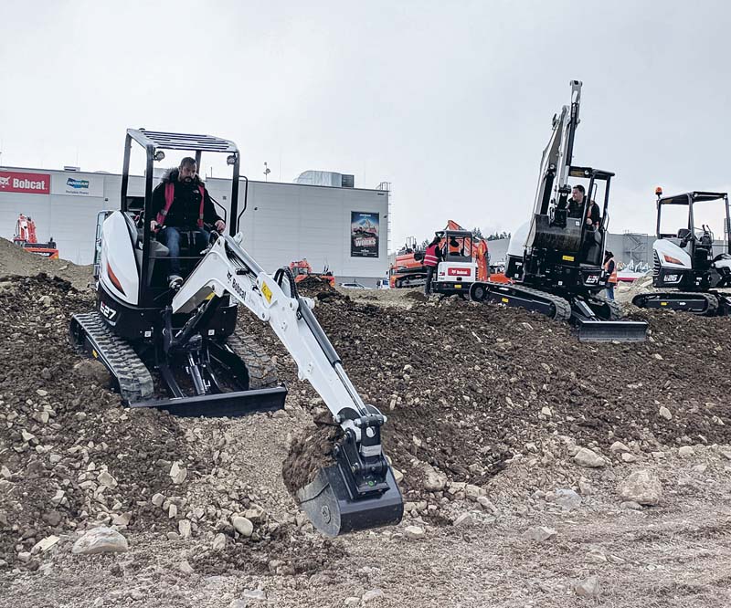 Maschinen der neuen Serie beim Testeinsatz am Konzernstandort im tschechischen  Dobris. Auf dem Unternehmens-Campus befindet sich auch die Zentrale von Doosan Bobcat EMEA.    (Foto: Heiko Metzger)