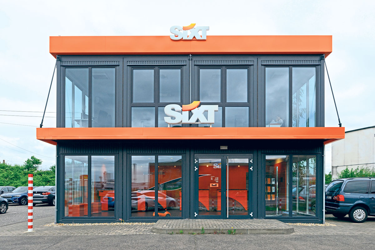 Moderne Architektur, elegantes Design und viel Licht und Raum für smarte Technologien zeichnen das moderne Servicezentrum des Autovermieters Sixt aus. (Foto: Algeco)                                                                                             (Foto: Algeco GmbH)