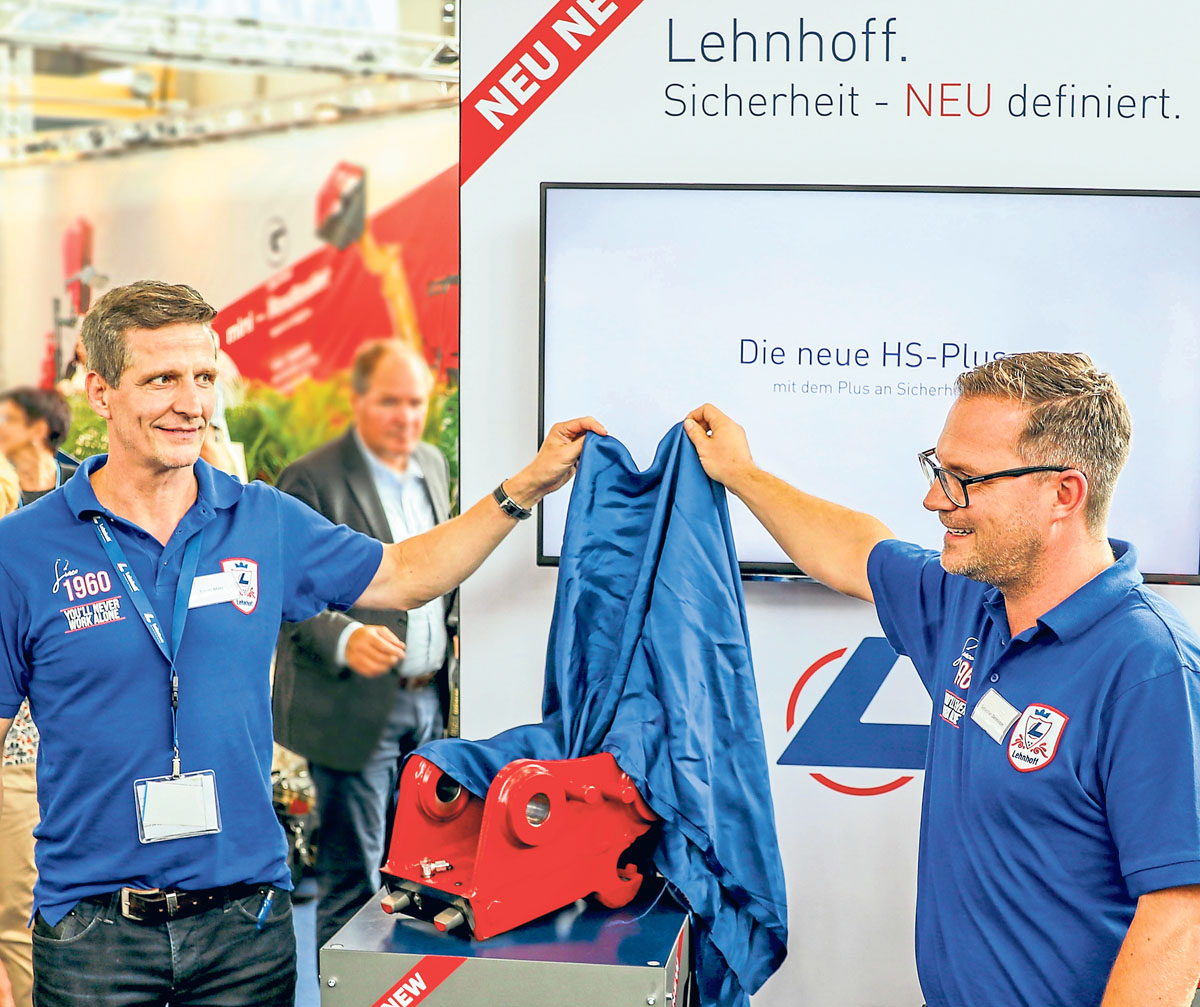 Lehnhoff-Marketingleiter Rainer Matz (l.) und Produktmanager Sebastian Denniston (r.) auf der GaLaBau.(Foto: Lehnhoff Hartstahl GmbH)