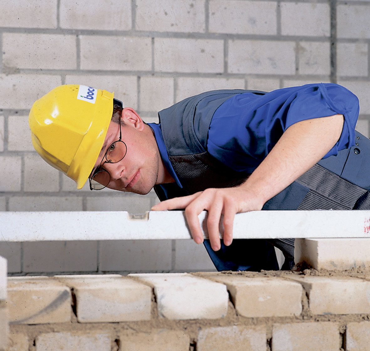 Damit es auch künftig genügend Maurer gibt, muss die Ausbildung auch in Kriseneiten finanziert werden.  (Foto:ZDB)