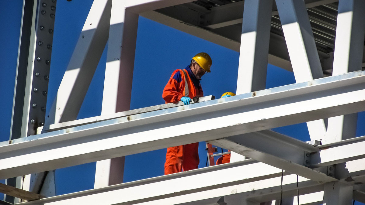Wirtschaftsbau zieht trotz vierter Corona-Welle  kräftig an