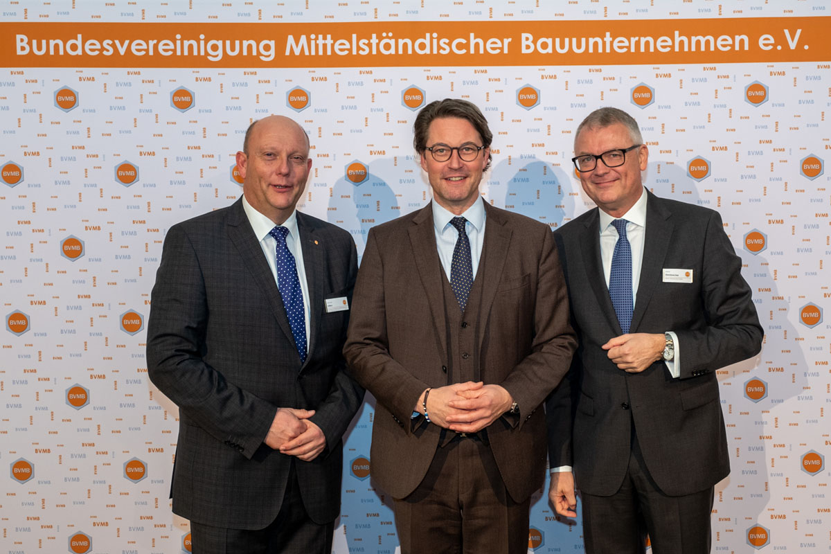 BVMB-Geschäftsführer Michael Gilka, Bundesverkehrsminister Andreas Scheuer und BVMB-Präsident Martin Steinbrecher beim Neujahrsempfang. (Foto: BVMB)