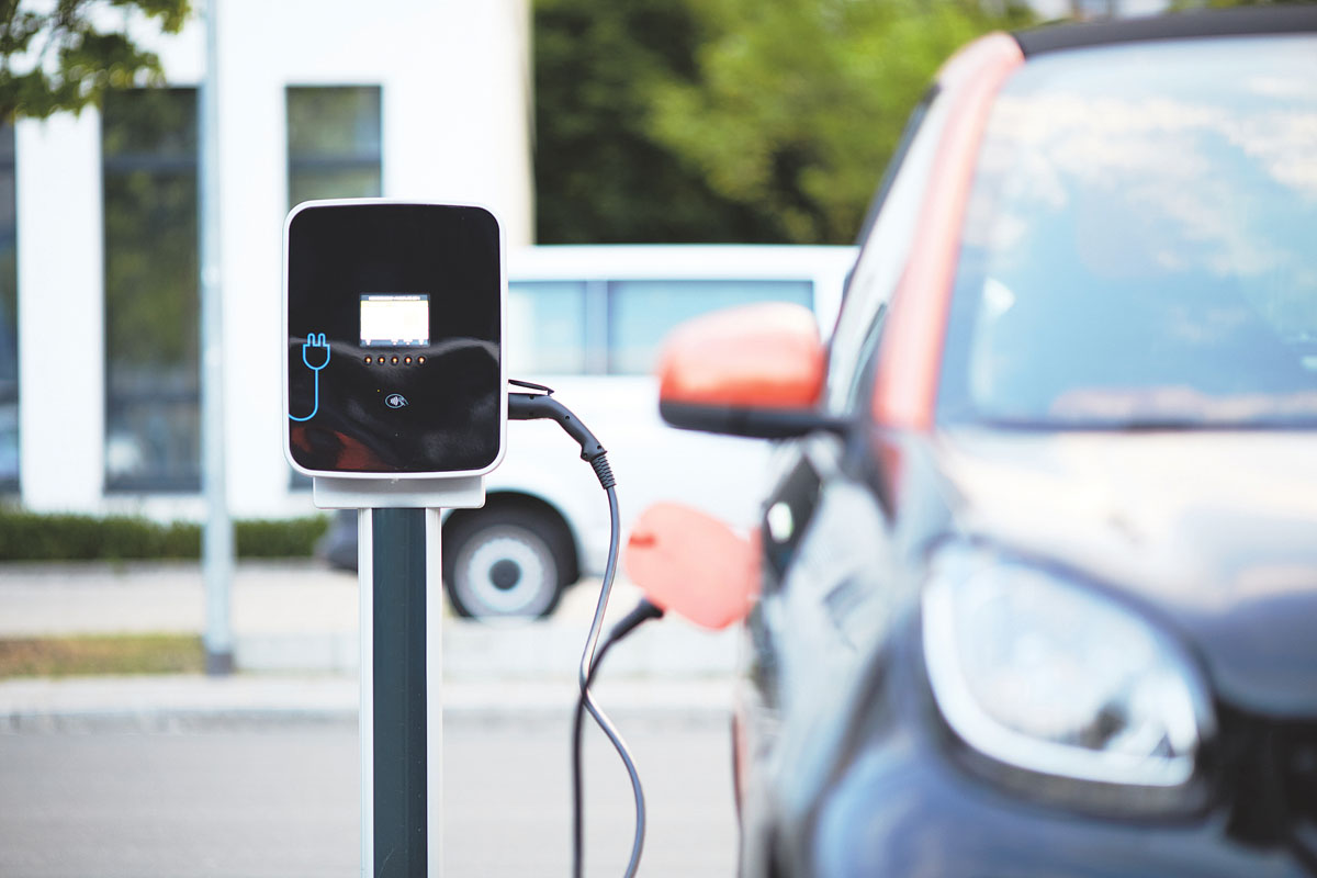Derzeit gibt es deutschlandweit lediglich 21.000 Ladestationen für E-Autos, die meisten davon in Großstädten.  (Foto: Pixabay)