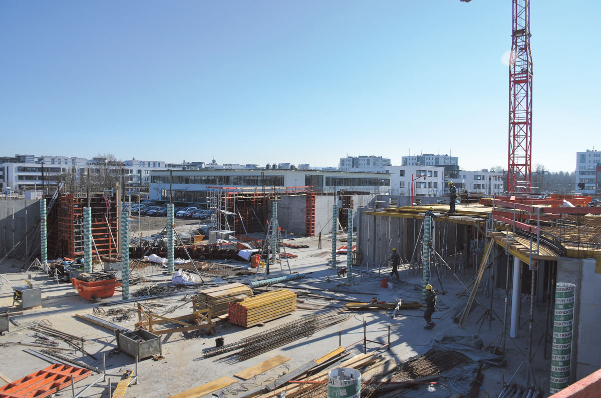 Die drei Paschal-Systeme Deck, Grip  und Logo.3 im Einsatz auf der Baustelle für das LTC Karlsruhe. (Foto: Paschal)