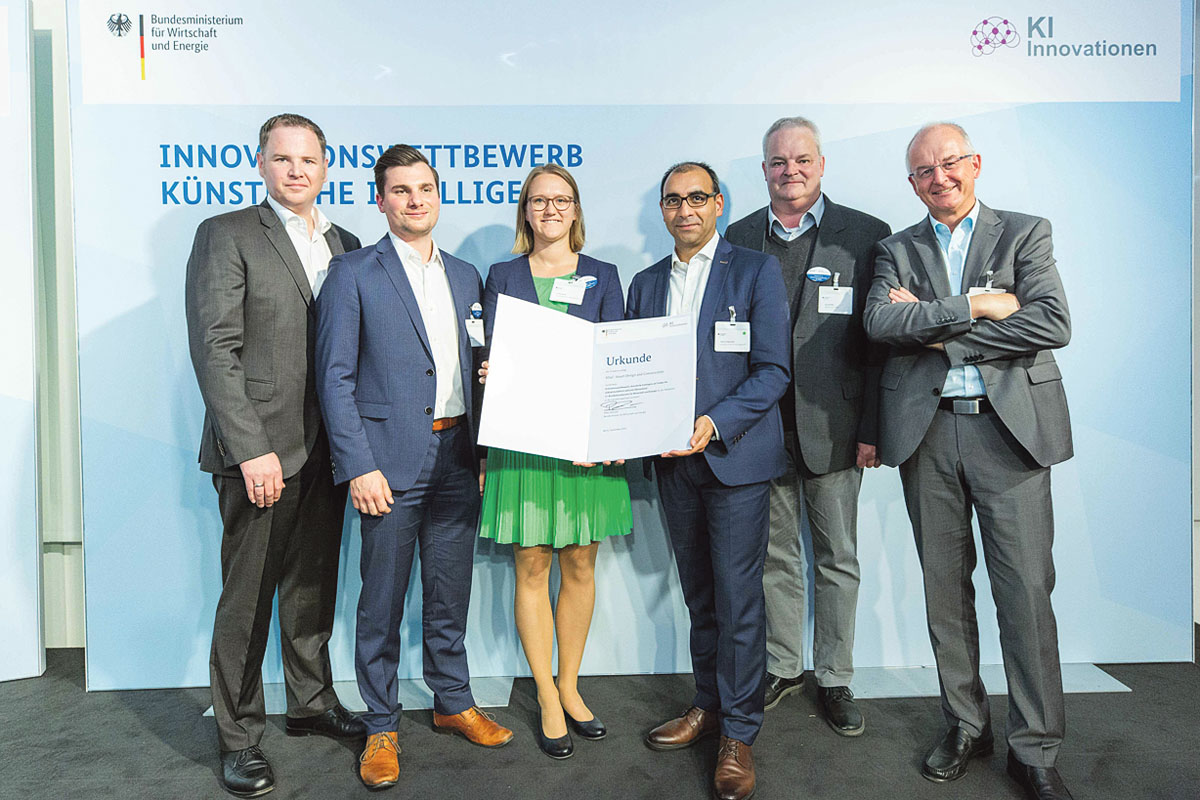 V.li.: Christoph Sievering (GÜB), Maximilian Schütz (Goldbeck GmbH), Svenja Oprach (KIT), Shervin Haghsheno (KIT), Georg Müller (digitales bauen GmbH), Gerhard Satzger (KIT)  (Foto: MWi/Bildkraftwerk Kurc)