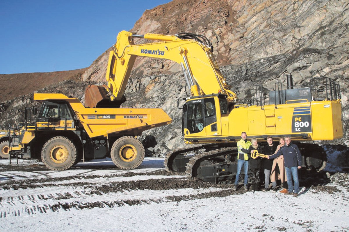 PC800-8 Hydraulikbagger von Komatsu im Steinbruch der Firma Mütze.  (Foto: Werksfoto)