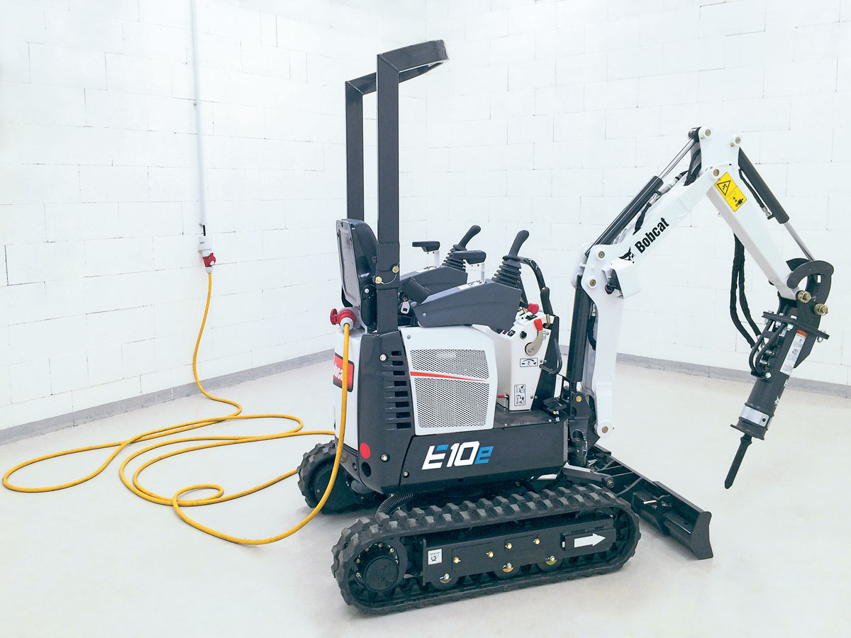 Der Minibagger E10e von Bobcat lässt sich leicht aufladen und auch leicht transportieren. (Foto: Bobcat)