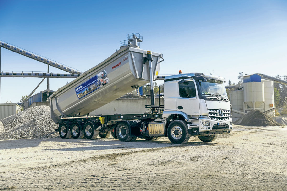 Der neue Arocs im Kundentest bei Meichle + Mohr. (Foto: Daimler AG)