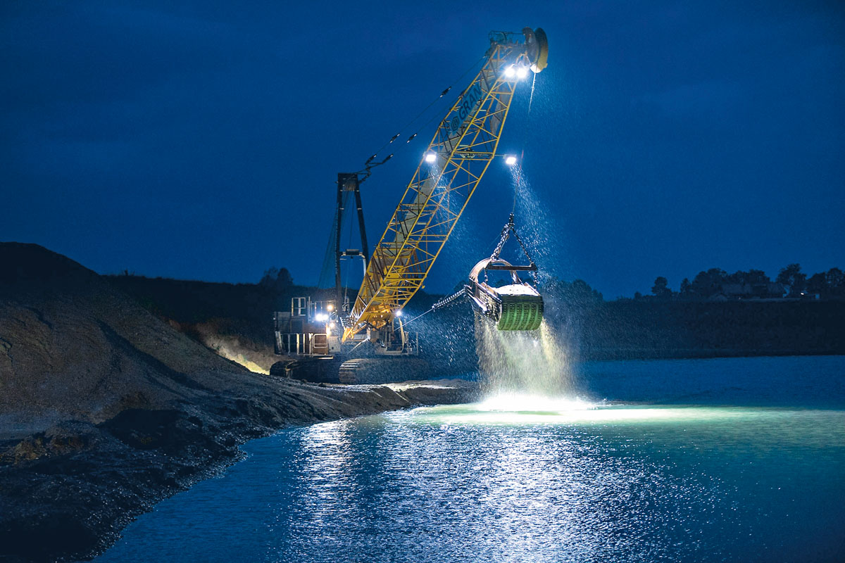 Der Arbeitsplatz des brandneuen HS 8130 HD: Die Kiesgrube in Stauffendorf bei Deggendorf in Bayern.